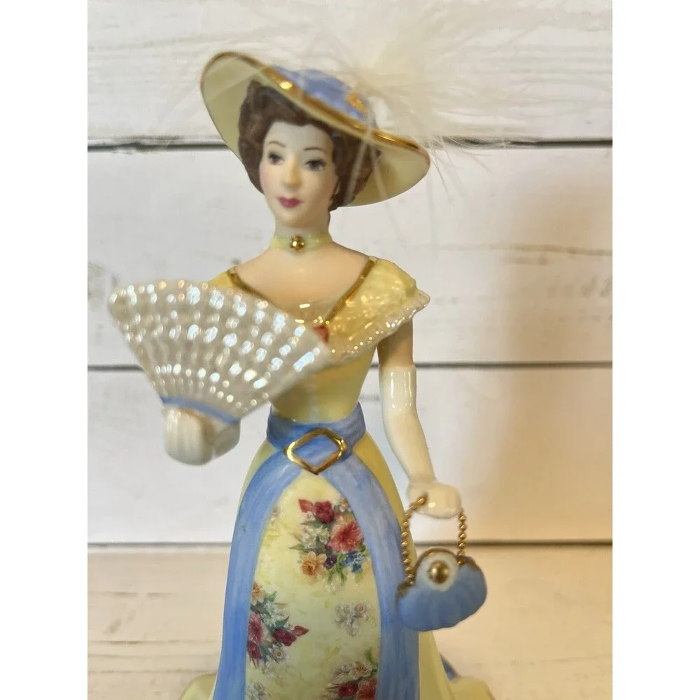 Bradford Editions 2004 Lena Liu 4th Elegant Era Bell Summer Breeze & Certificate